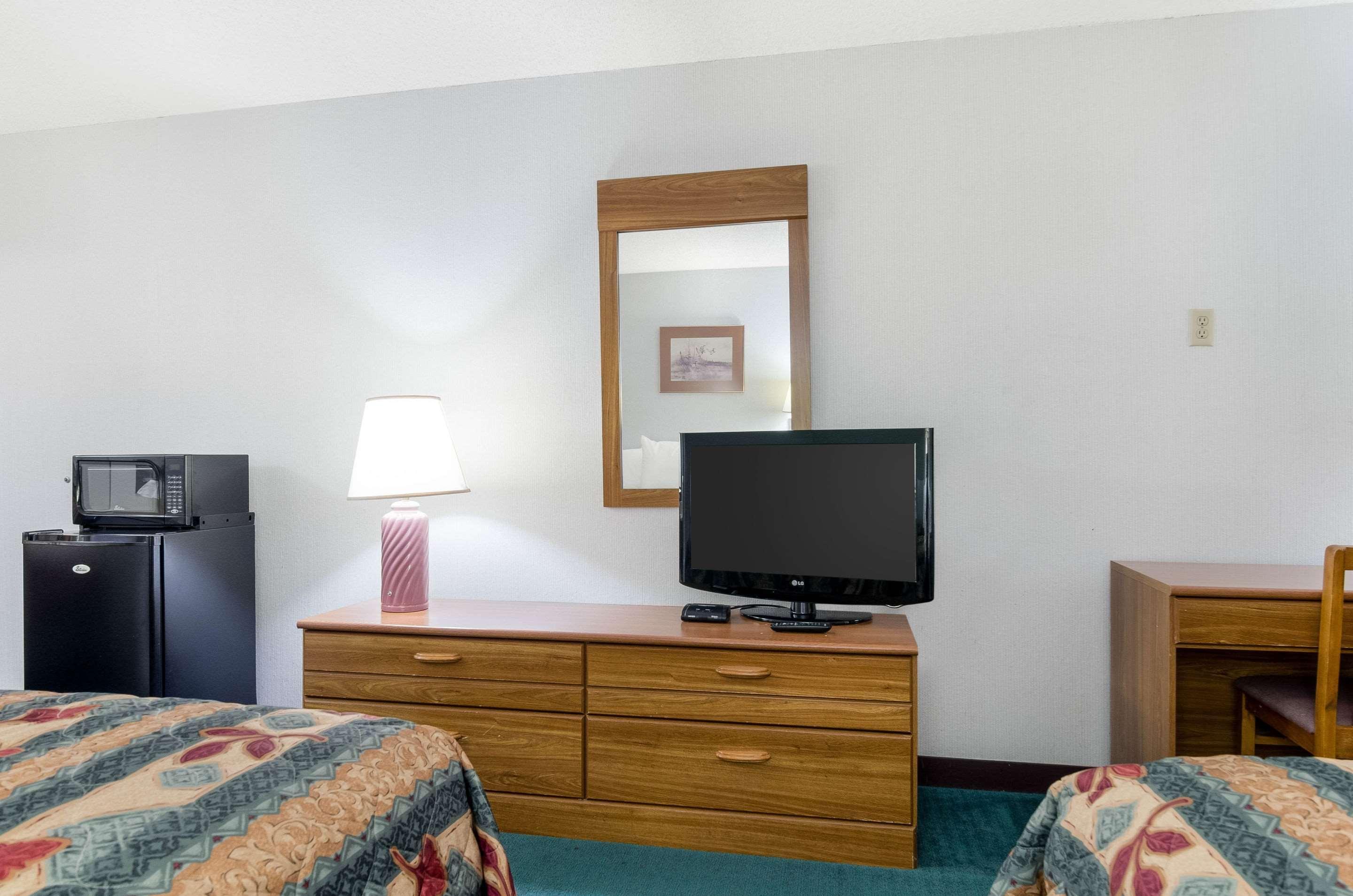 אמפוריה Econo Lodge מראה חיצוני תמונה