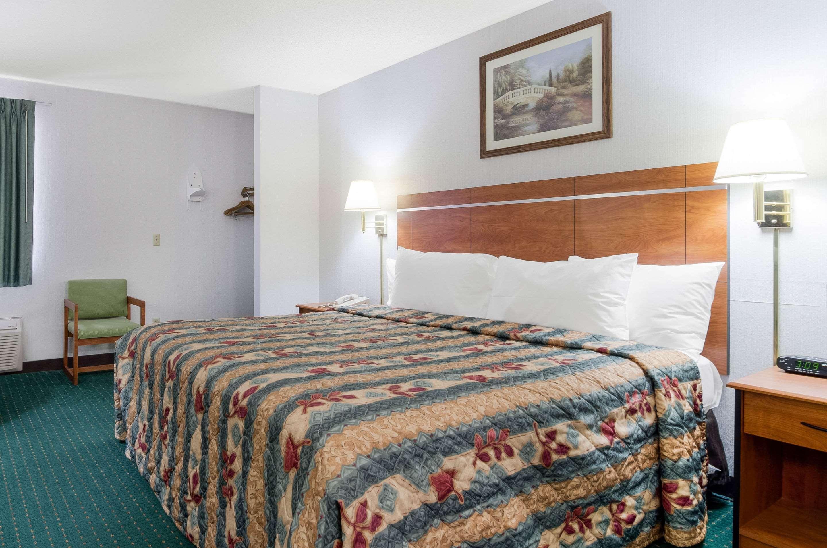 אמפוריה Econo Lodge מראה חיצוני תמונה