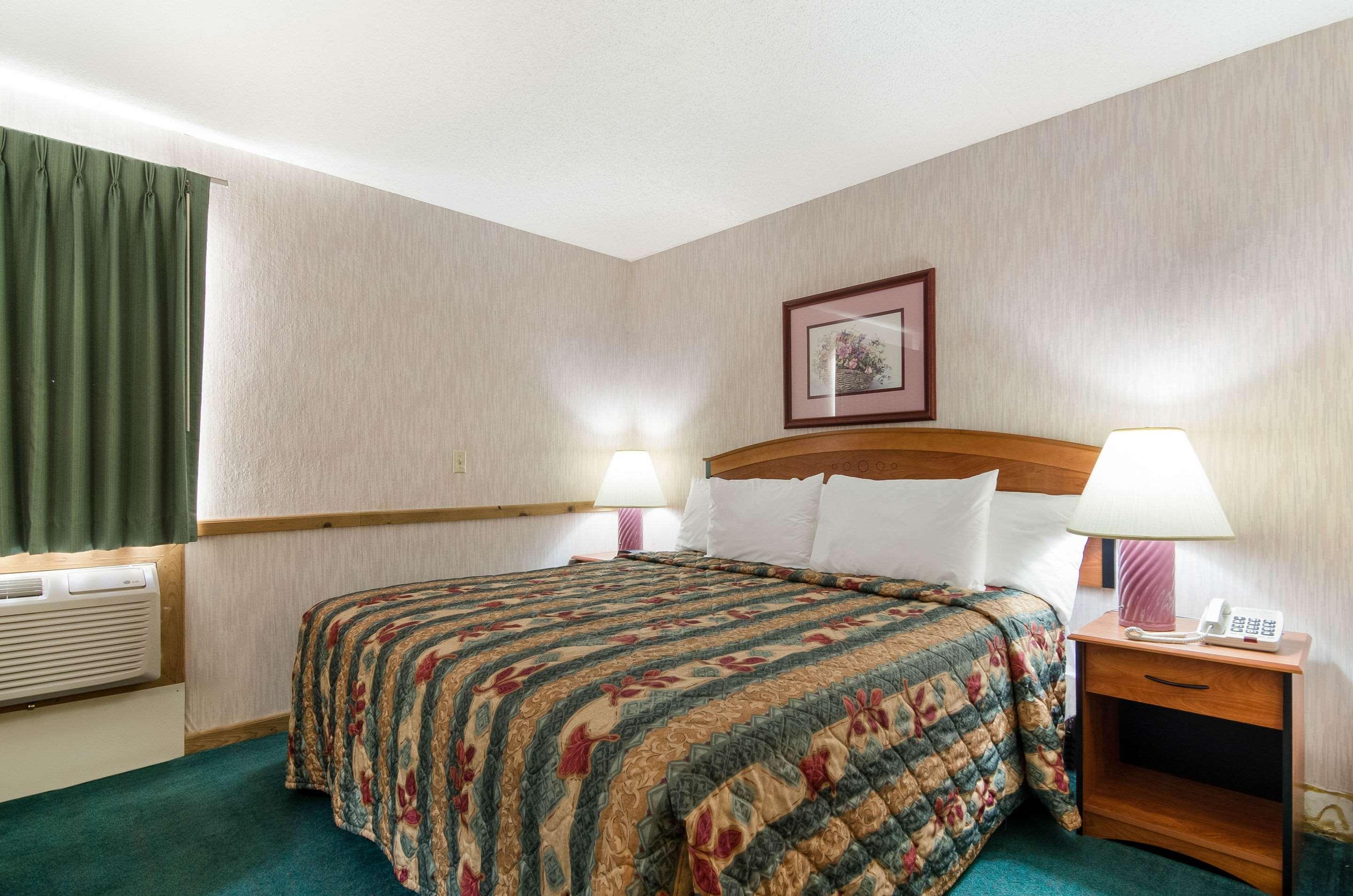 אמפוריה Econo Lodge מראה חיצוני תמונה