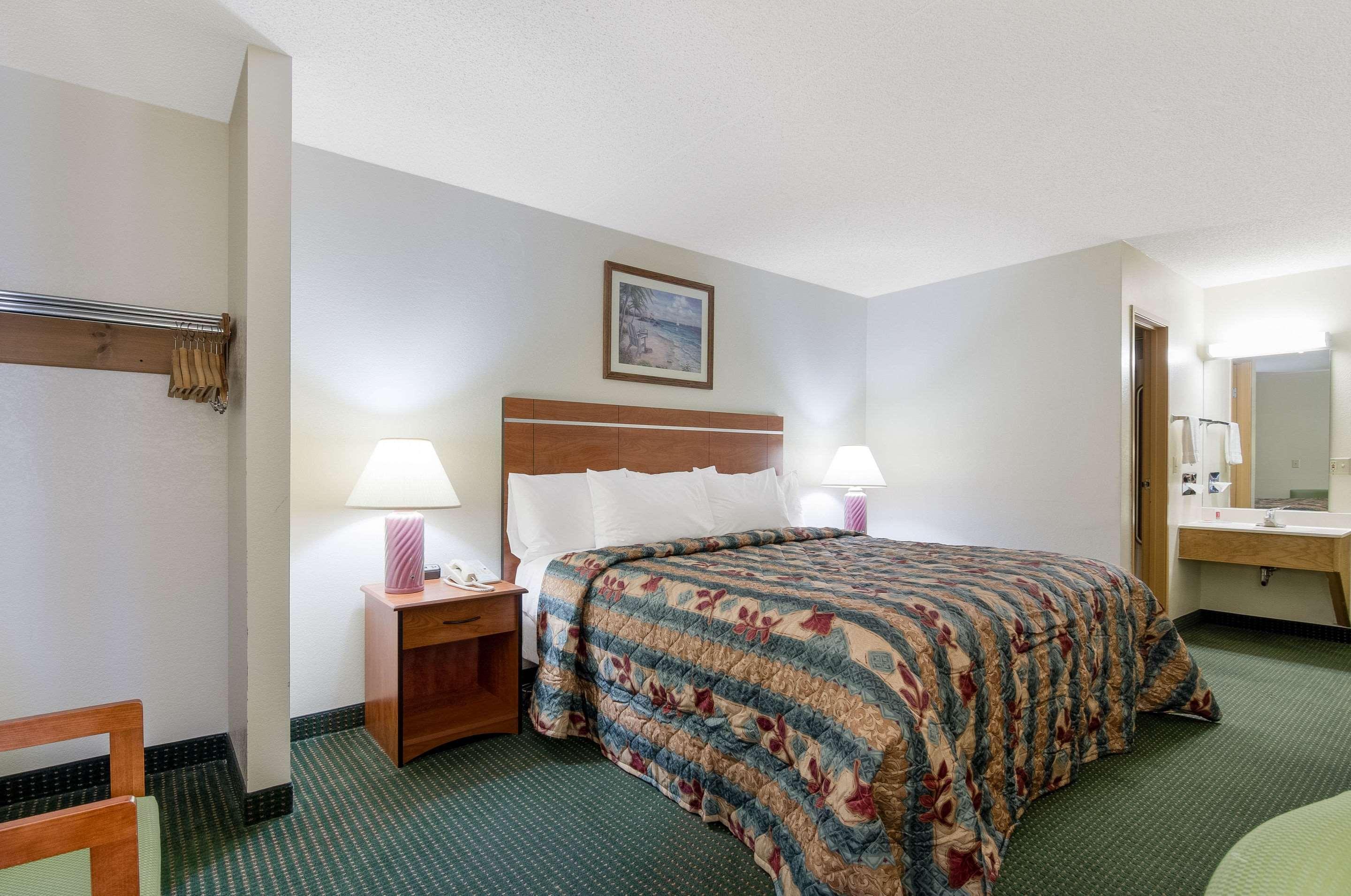 אמפוריה Econo Lodge מראה חיצוני תמונה