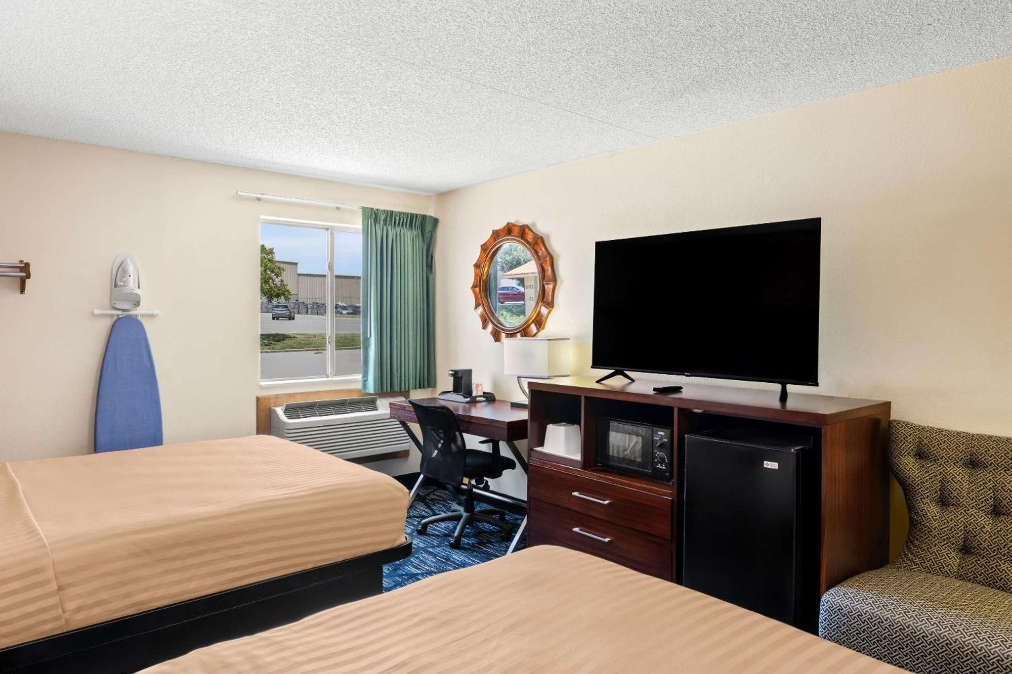 אמפוריה Econo Lodge מראה חיצוני תמונה