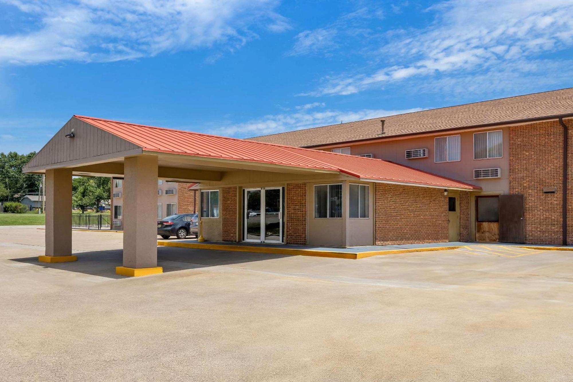 אמפוריה Econo Lodge מראה חיצוני תמונה